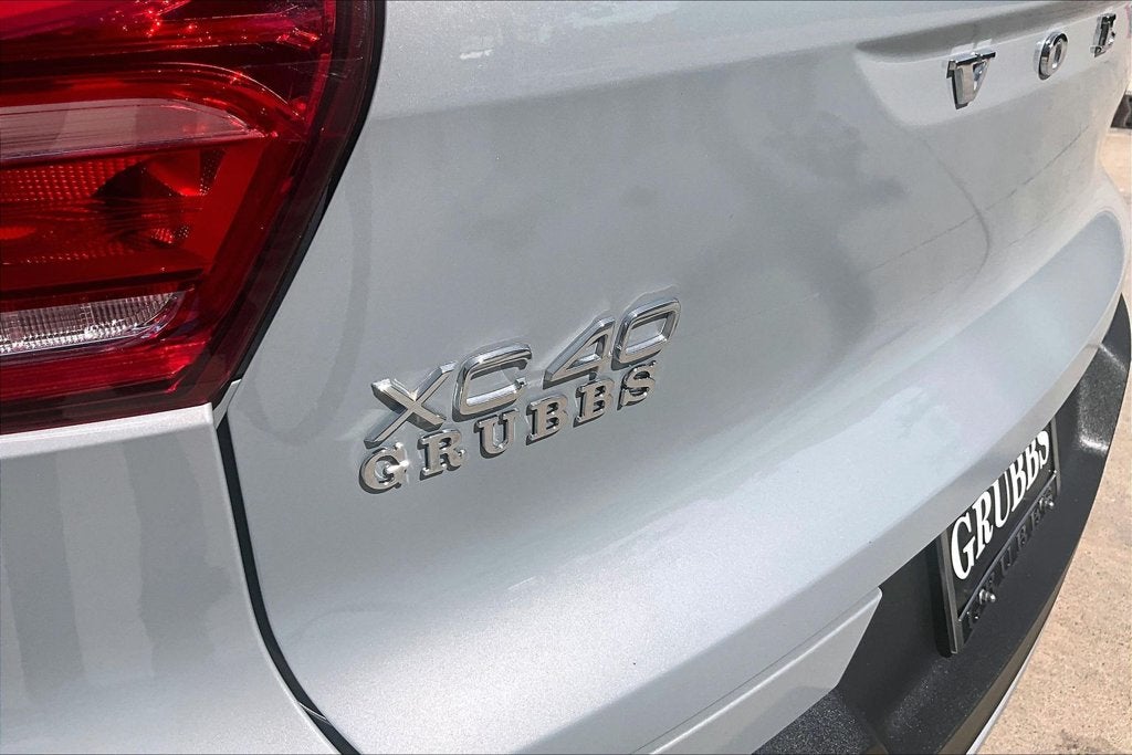 2025 Volvo XC40 B5 Core
