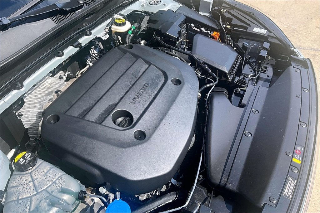 2025 Volvo XC40 B5 Core