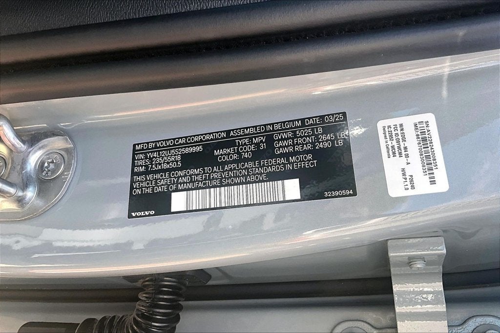 2025 Volvo XC40 B5 Core