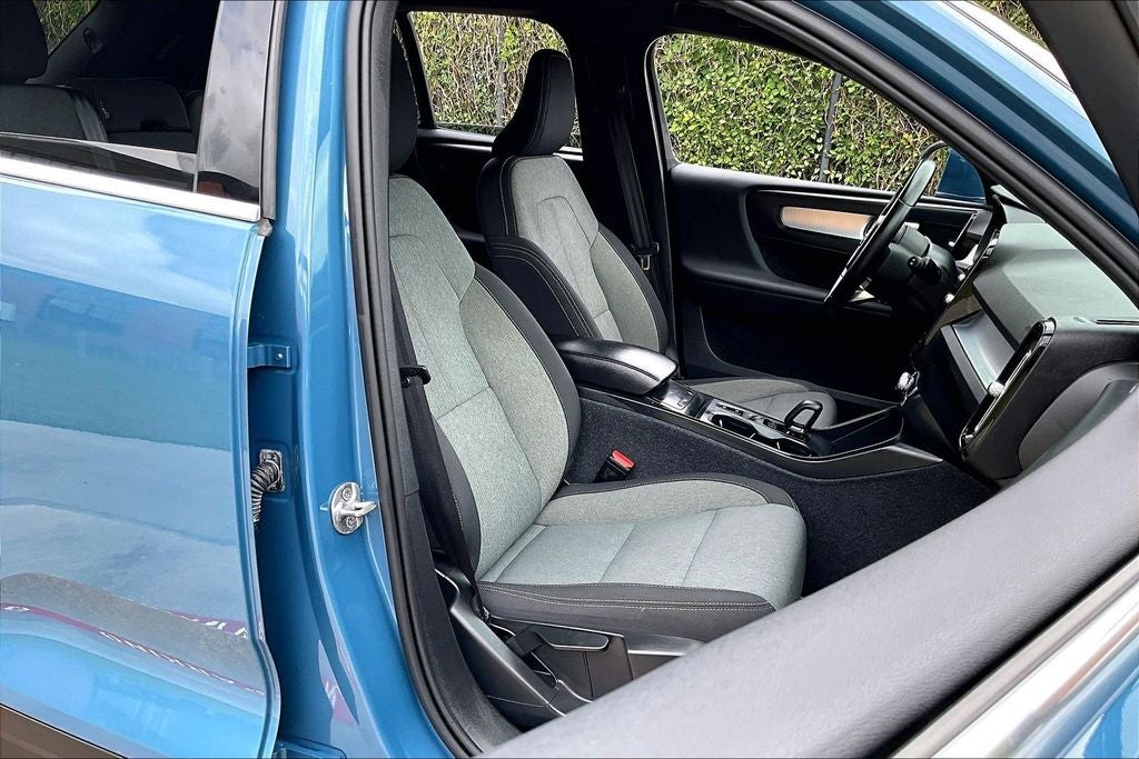 2024 Volvo XC40 B5 Core