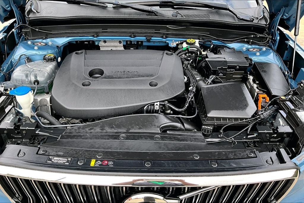 2024 Volvo XC40 B5 Core