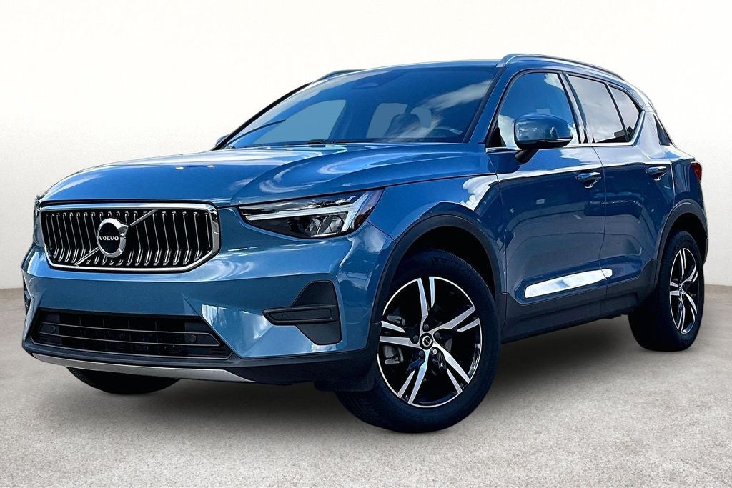 2024 Volvo XC40 B5 Core