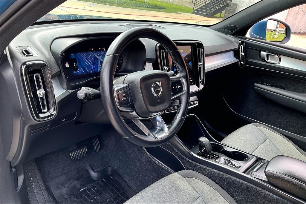 2024 Volvo XC40 B5 Core