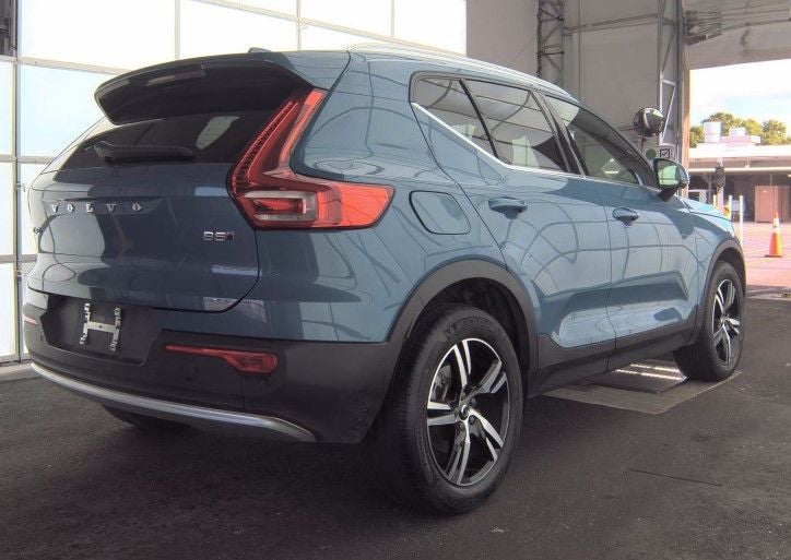 2024 Volvo XC40 B5 Core