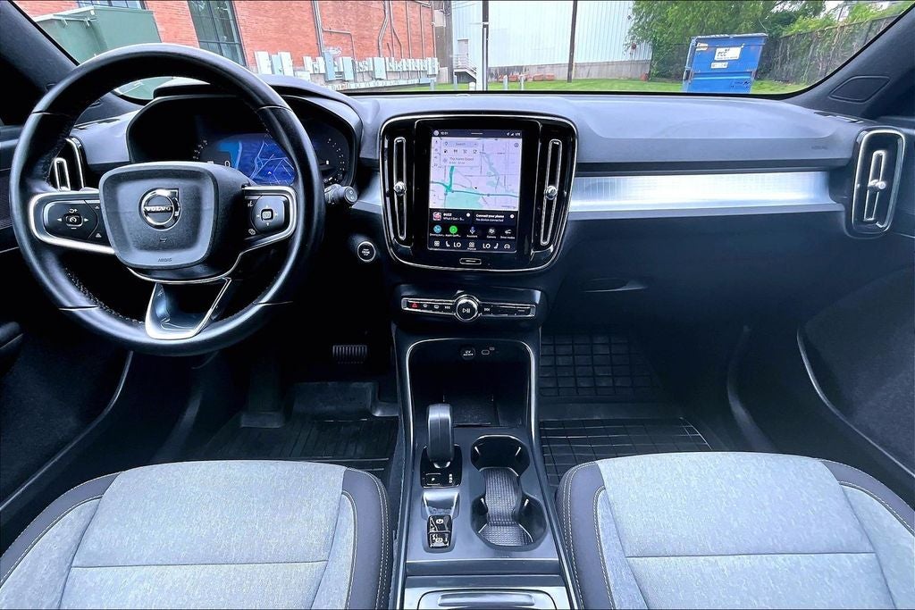2024 Volvo XC40 B5 Core