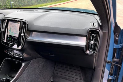 2024 Volvo XC40 B5 Core