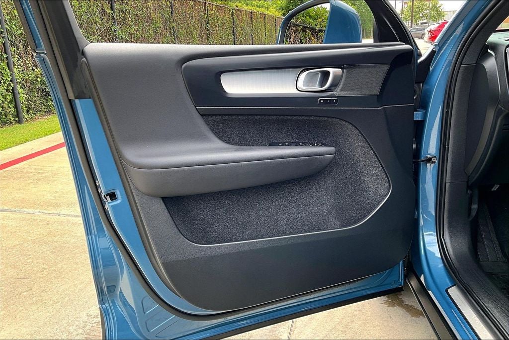 2024 Volvo XC40 B5 Core