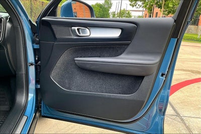 2024 Volvo XC40 B5 Core