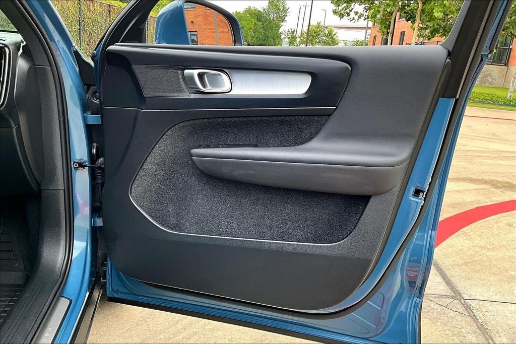 2024 Volvo XC40 B5 Core