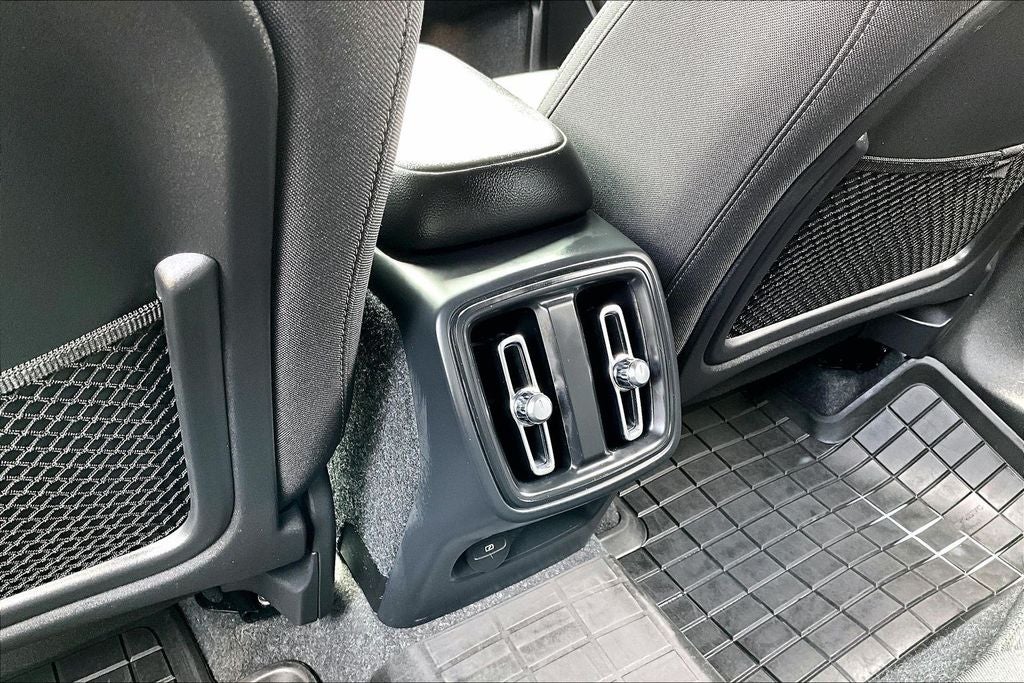 2024 Volvo XC40 B5 Core
