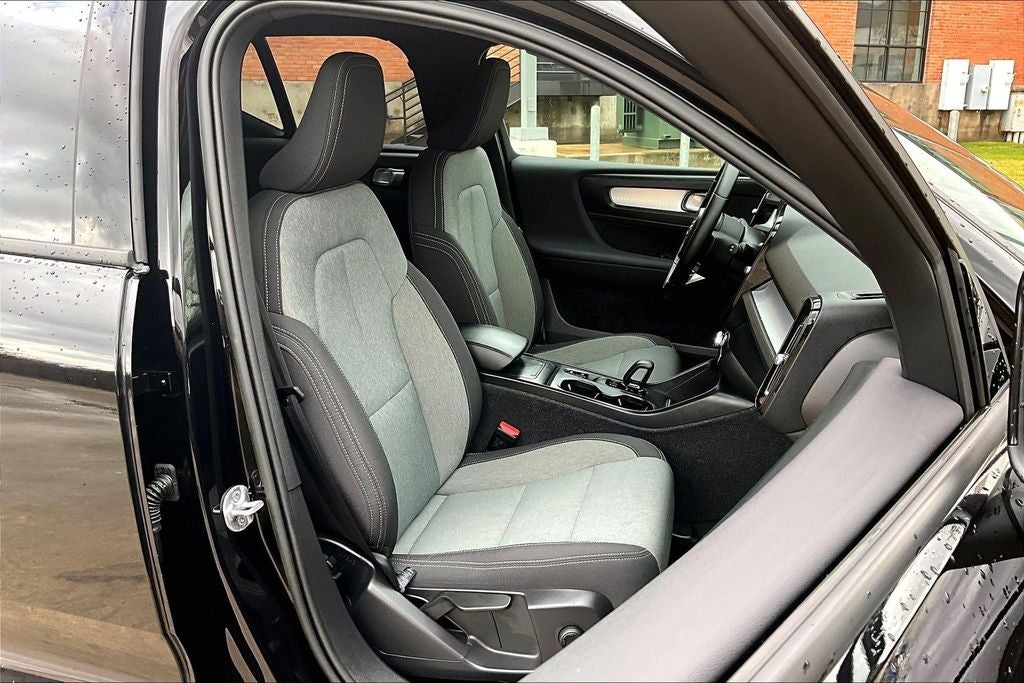 2023 Volvo XC40 B5 Core