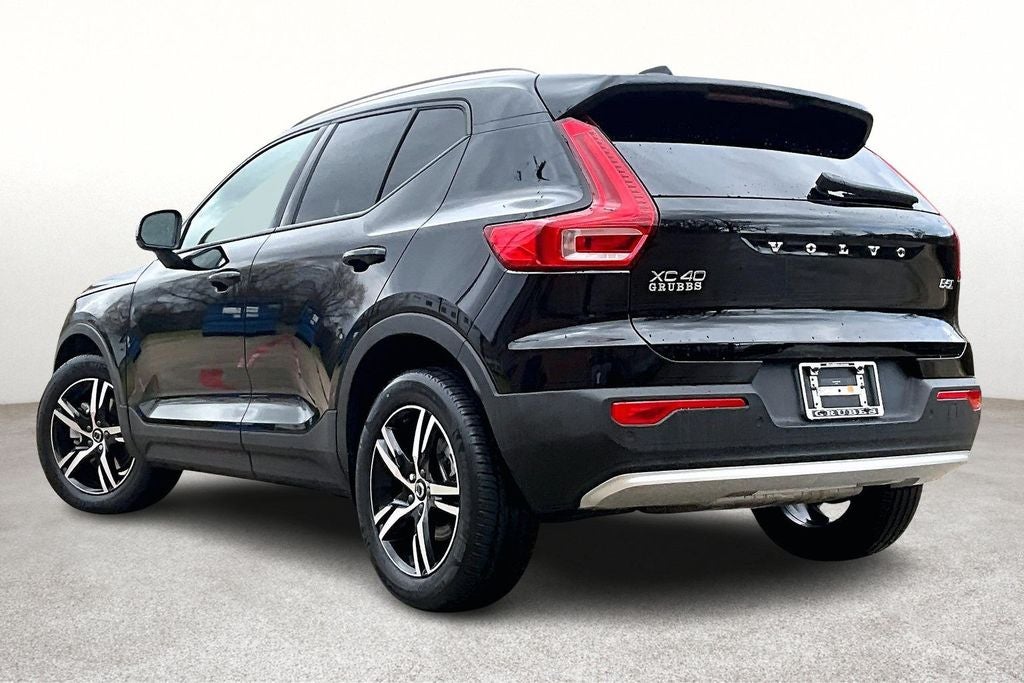 2023 Volvo XC40 B5 Core
