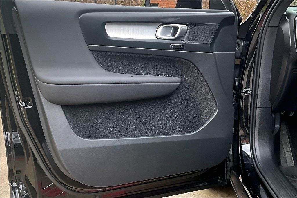 2023 Volvo XC40 B5 Core