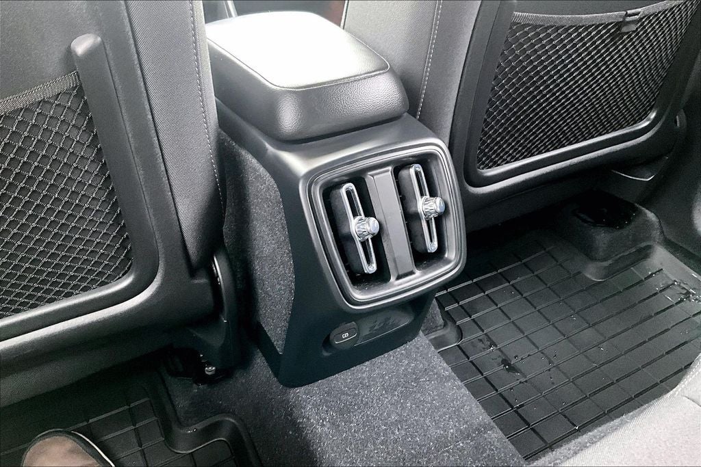 2023 Volvo XC40 B5 Core