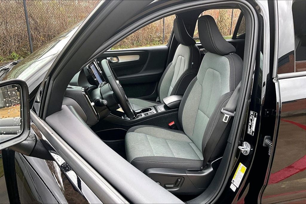 2023 Volvo XC40 B5 Core