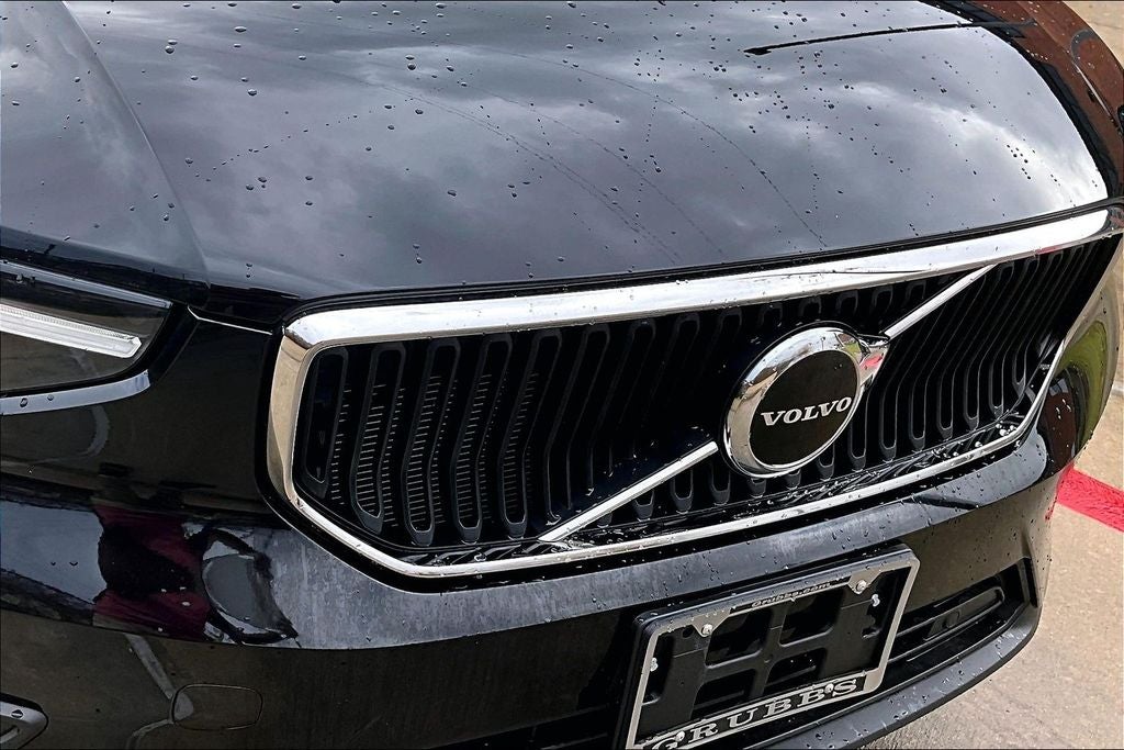 2023 Volvo XC40 B5 Core