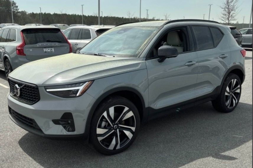 2026 Volvo XC40 B5 Ultra