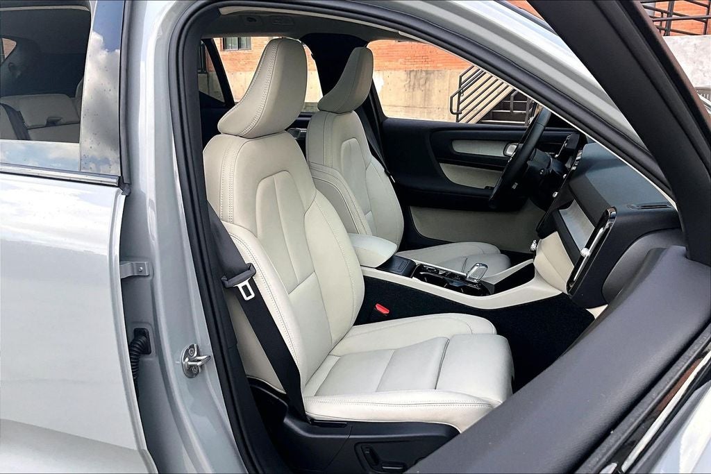 2026 Volvo XC40 B5 Ultra