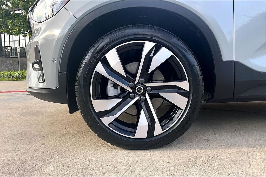 2026 Volvo XC40 B5 Ultra