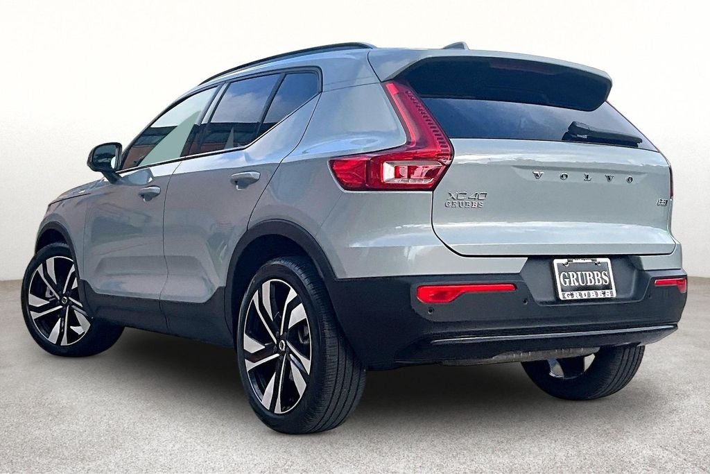2026 Volvo XC40 B5 Ultra