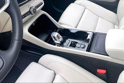 2026 Volvo XC40 B5 Ultra
