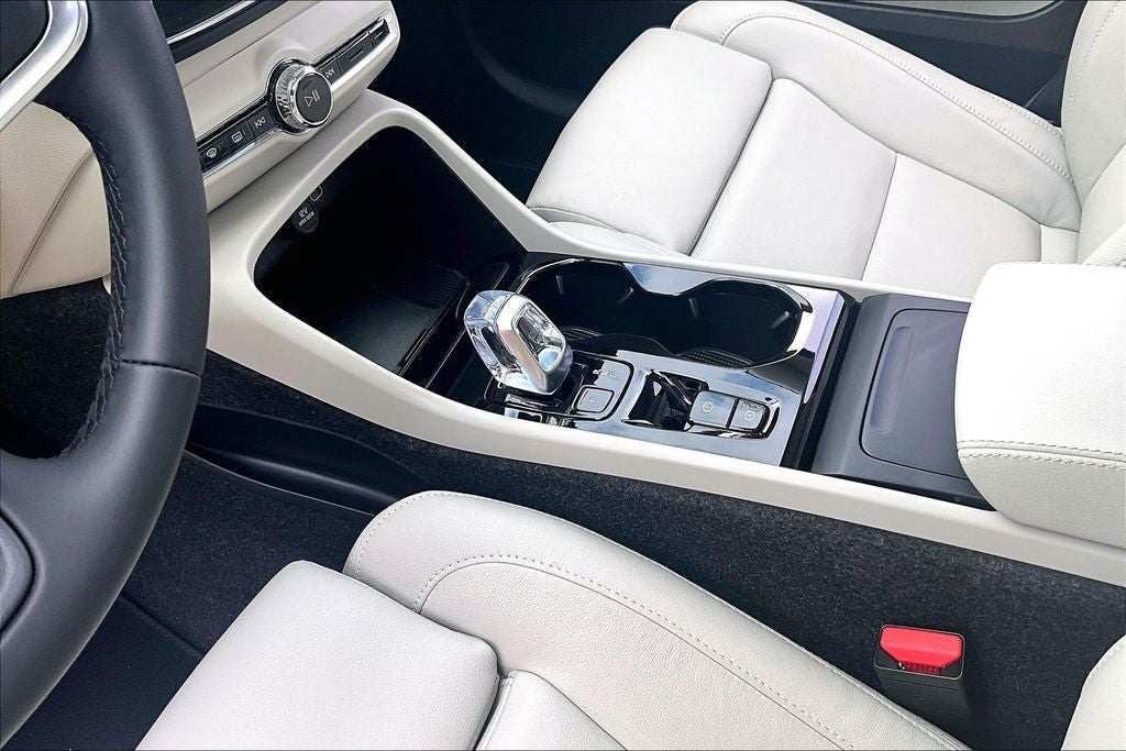 2026 Volvo XC40 B5 Ultra