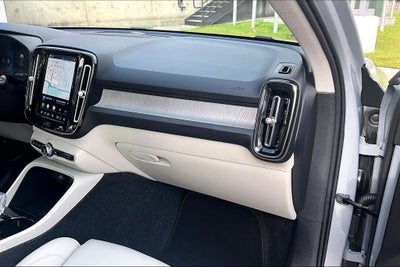 2026 Volvo XC40 B5 Ultra