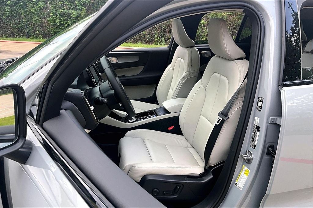 2026 Volvo XC40 B5 Ultra