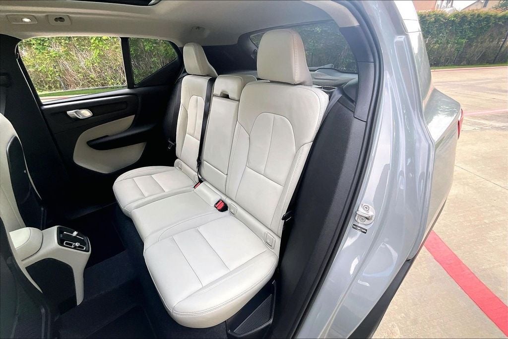 2026 Volvo XC40 B5 Ultra