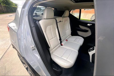 2026 Volvo XC40 B5 Ultra