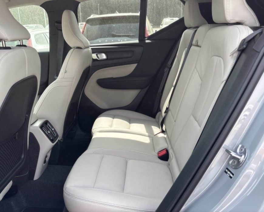 2026 Volvo XC40 B5 Ultra