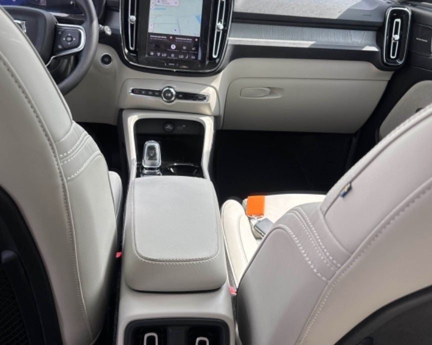 2026 Volvo XC40 B5 Ultra