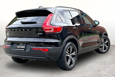 2023 Volvo XC40 B5 Plus Dark Theme