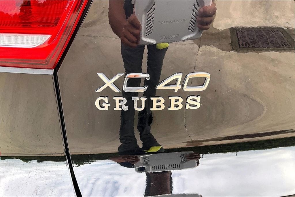 2023 Volvo XC40 B5 Plus Dark Theme