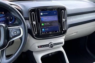 2023 Volvo XC40 B5 Plus Dark Theme