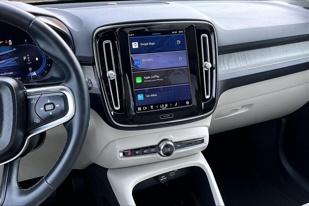 2023 Volvo XC40 B5 Plus Dark Theme