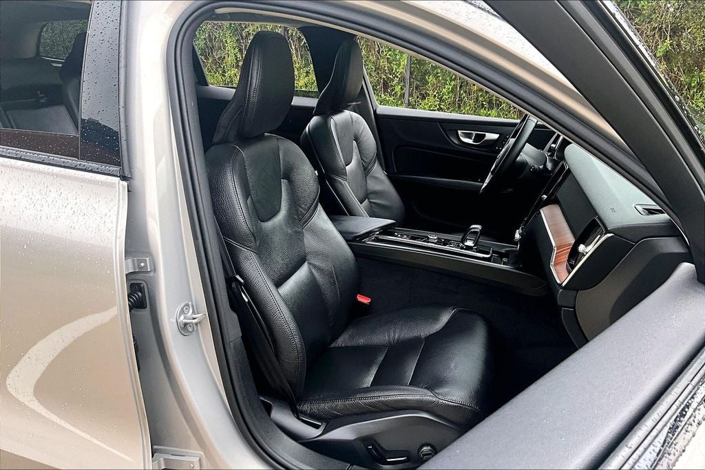 2025 Volvo V60 Cross Country B5 Plus