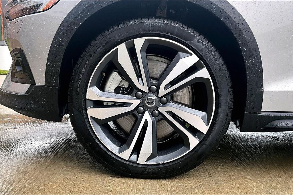 2025 Volvo V60 Cross Country B5 Plus