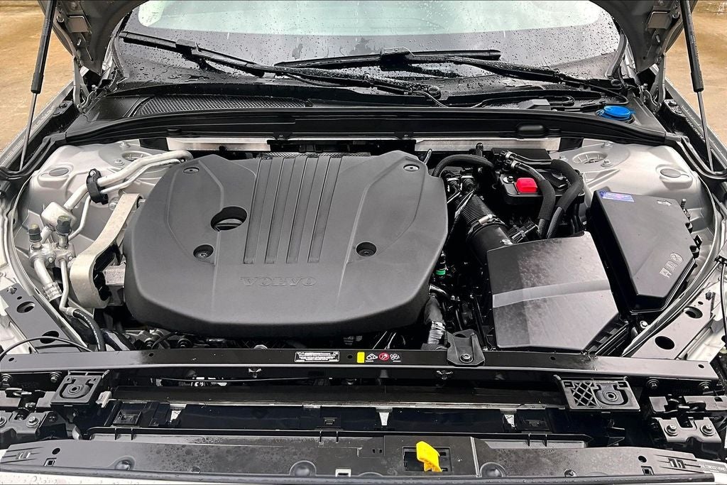 2025 Volvo V60 Cross Country B5 Plus
