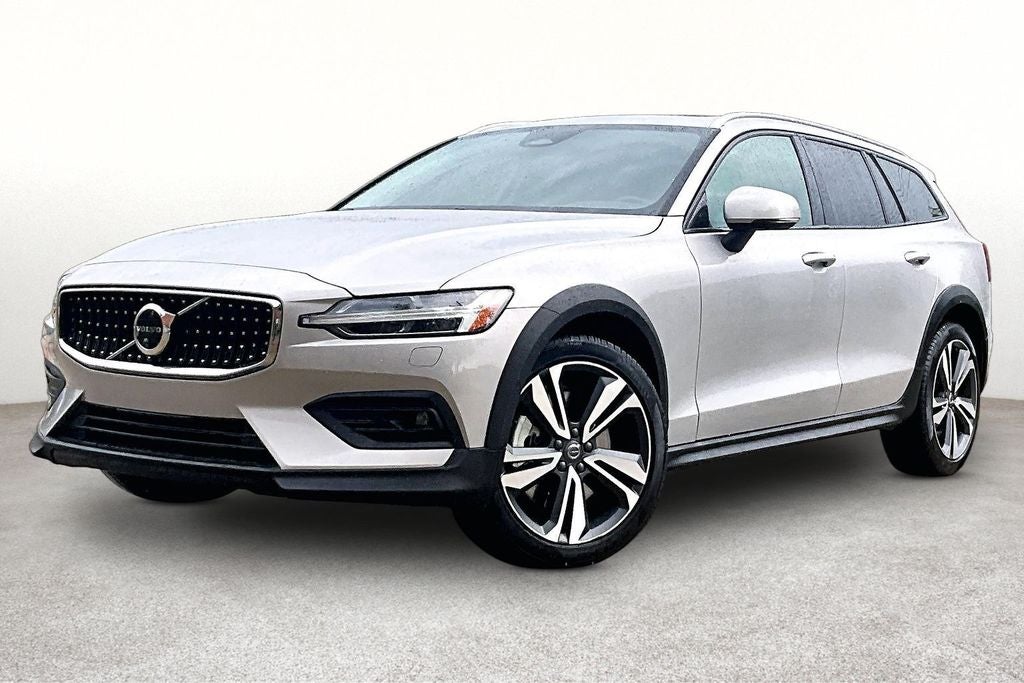 2025 Volvo V60 Cross Country B5 Plus