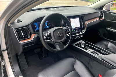 2025 Volvo V60 Cross Country B5 Plus