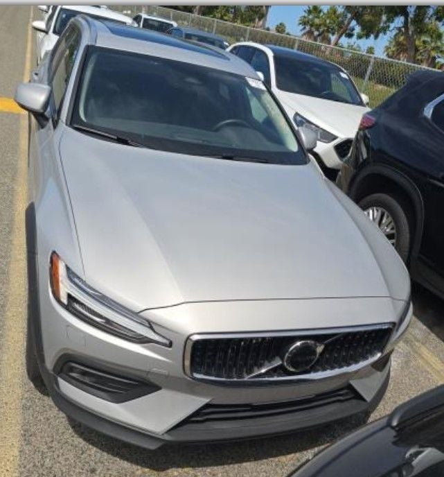 2025 Volvo V60 Cross Country B5 Plus