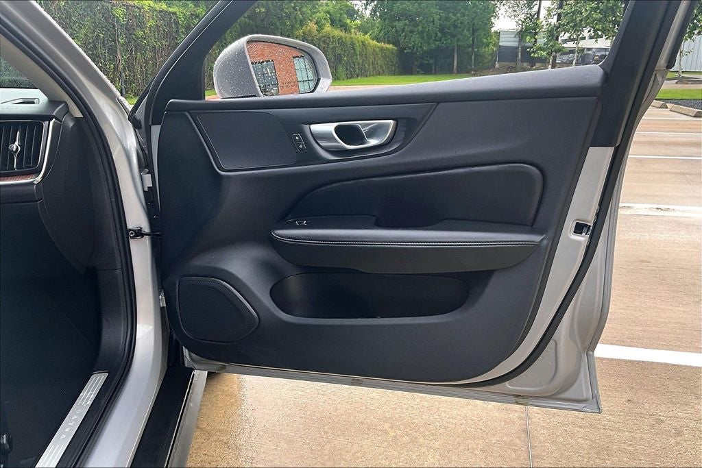 2025 Volvo V60 Cross Country B5 Plus