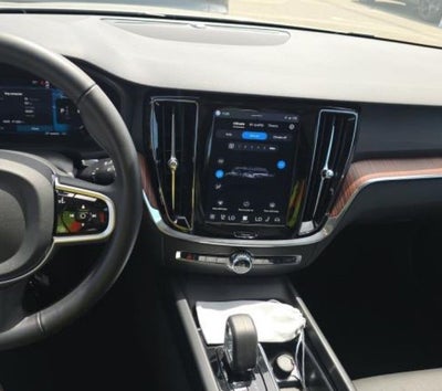 2025 Volvo V60 Cross Country B5 Plus