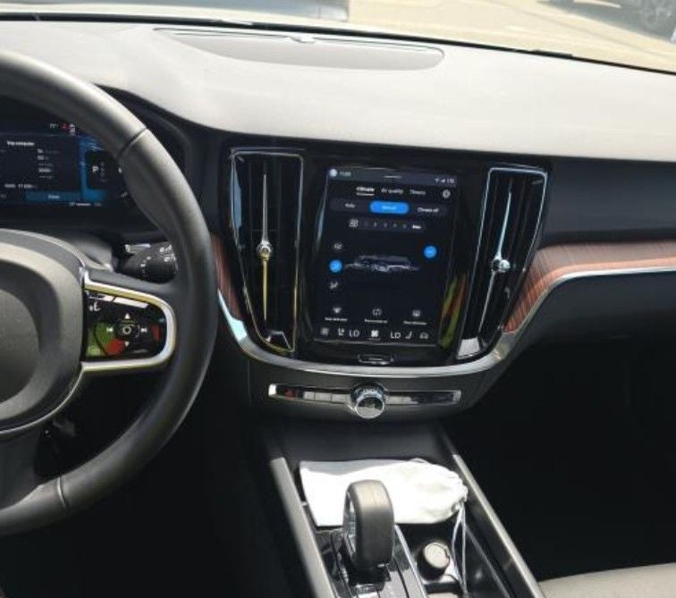 2025 Volvo V60 Cross Country B5 Plus