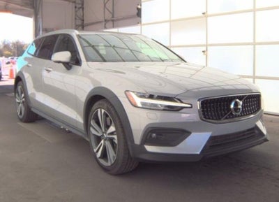 2025 Volvo V60 Cross Country B5 Plus