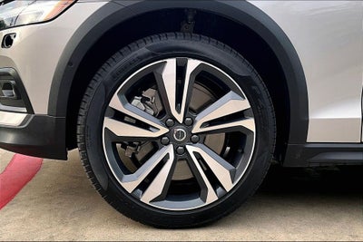 2025 Volvo V60 Cross Country B5 Plus