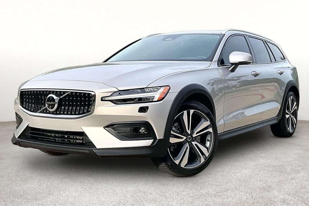 2025 Volvo V60 Cross Country B5 Plus
