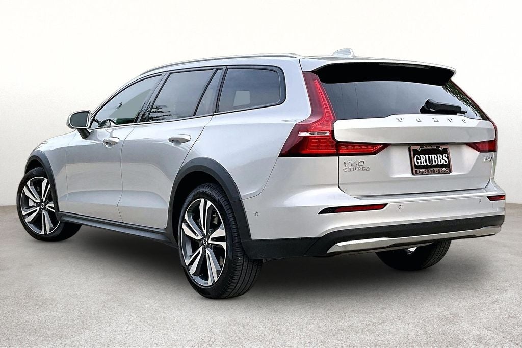 2025 Volvo V60 Cross Country B5 Plus