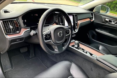 2025 Volvo V60 Cross Country B5 Plus